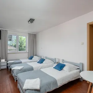 Sleeply Zlotniki Guest house